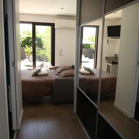 בית נופש Spacious House For 8 With Swimming Pool