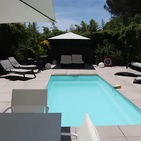 別荘 Spacious House For 8 With Swimming Pool アンティーブ