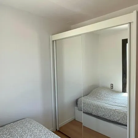 בית נופש Spacious House For 8 With Swimming Pool *