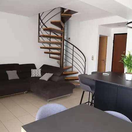 בית נופש Spacious House For 8 With Swimming Pool *